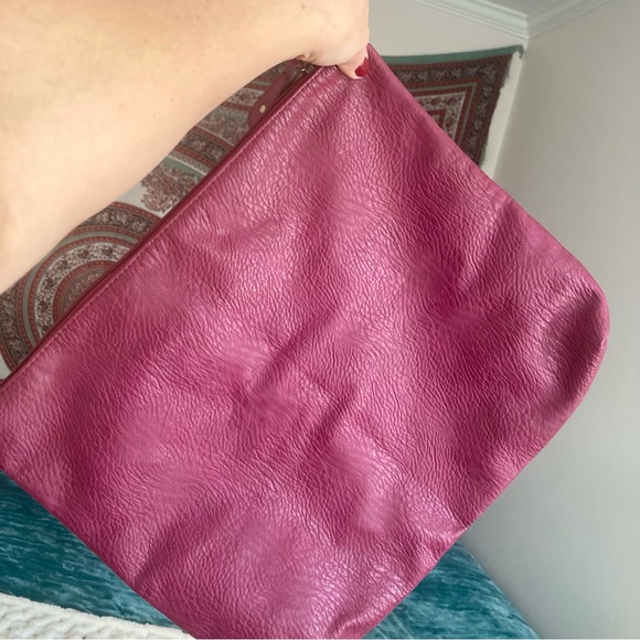 Free People large vegan faux leather reversible raspberry white tote shoulderbag - Picture 14 of 16